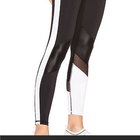EUC Alala Freestyle Legging in Black & White Size XS - Picture 3 of 10